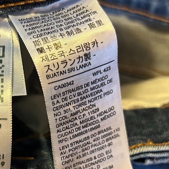 Levi's Boyfriend Cropped Distressed Jeans Size 16W - Picture 7 of 9